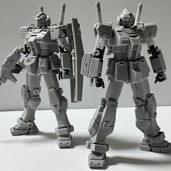 軽々に誓うな。誓いを破るな。破るなら嘘をついたその自分の口を破れ！と、幼児の頃から叩き込まれた昭和なお爺な訳ですが…(^^;)。自分に！ですよ？人には全く強要しません(笑)。アレックス：新規いきなり登場感は薄まって、ガンダム改修プラン実際編ぐらいの力加減に出来たような気がします。でもRX-78の軽やかさは影を潜めて、暴力的な香りがします。失敗時公開分より貧弱さが消えたかな？。新規関節マルイチパーツ(マグネットコーティングカバー)のお陰？内フクラハギパーツ完品でラインが整理されたせい？とにかく些細なことでバランスは変わりますね。こうなった妄想と発想の説明はまた完成品アップの際に。間に合ったことにしてもいいですか…？ダメなら自分の口引っ張ります(@_@。。こらこらハニー、にらめっこじゃないってば…。蛇足そうそう、コイツのガトリング下腕を作る過程で、保留していたRX-78-2の腕も共通化して修正しました、多分これが僕の思う、欲しかったラインのセンチネルガンダム1/144…どうかな…(^^ゞ、&nbsp;（2枚目）