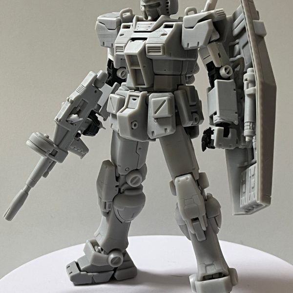 軽々に誓うな。誓いを破るな。破るなら嘘をついたその自分の口を破れ！と、幼児の頃から叩き込まれた昭和なお爺な訳ですが…(^^;)。自分に！ですよ？人には全く強要しません(笑)。アレックス：新規いきなり登場感は薄まって、ガンダム改修プラン実際編ぐらいの力加減に出来たような気がします。でもRX-78の軽やかさは影を潜めて、暴力的な香りがします。失敗時公開分より貧弱さが消えたかな？。新規関節マルイチパーツ(マグネットコーティングカバー)のお陰？内フクラハギパーツ完品でラインが整理されたせい？とにかく些細なことでバランスは変わりますね。こうなった妄想と発想の説明はまた完成品アップの際に。間に合ったことにしてもいいですか…？ダメなら自分の口引っ張ります(@_@。。こらこらハニー、にらめっこじゃないってば…。蛇足そうそう、コイツのガトリング下腕を作る過程で、保留していたRX-78-2の腕も共通化して修正しました、多分これが僕の思う、欲しかったラインのセンチネルガンダム1/144…どうかな…(^^ゞ、&nbsp;（6枚目）