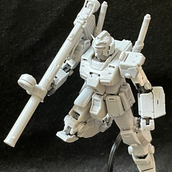 週末までに!などと勝手に負荷を掛けた結果疲れ果て…報告写真もやっつけで取って滑り込み微妙な写真を…しかもアキレス腱のスラスターもパーツ欠落してたし。スミマセン。そんな反省の元、久しぶりに少しゆっくり寝たと言うことで、少々撮り直しを試みたり。なんかガンキャンとガチの殴り合いが出来そうな逞しさはある(笑)。その反面、アピール強めの首元・足元の機体名カービングが少し恥ずい。お爺は普段あまりやらないし、この頃のNT宣伝など思春期Aさんもブチ切れると思う…けどこの子は戦意高揚効果も経費も高く、お偉いさんが見逃さないと思うので敢えて入れた。ここまでは組み上げないと残りの作業・例の温州ミカンダンボール装備(笑)構想するにも、ボディラインフィッティング出来ないから。まぁそこまでの装備完品には間を空けて、一応の完成品扱いするかも…?と迷い中…どちらかへ続く。別件なんか最近運だけはある。危機もことごく取り返す事や、可動の機構詰込構想に行き詰まるも急に閃いたり。あと、急に感が働いて普段は全く行かない某ショップに訪れ迷子のアッシマー発見。…こんなの今時放出するのは何か御事情があるのだろう?分かるぞ(T_T)…と妙な同情をしつつゲット…ところで作んの?いや、つい…(^^;)。まあとにかくこの幸運の揺り戻しが来ない事を祈る。(5枚目)