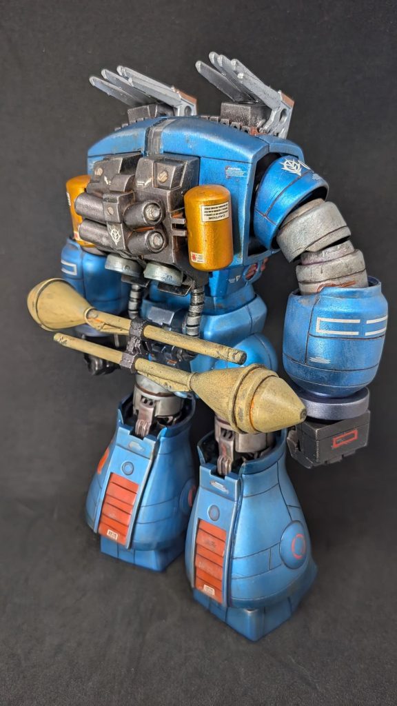 全体的にスジボリによるディティールアップ、ブルー系のフィルタリングの後、多重ウォッシング、ドライブラシをして汚しました。