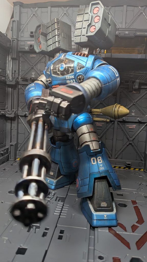 ガトリング砲を持たせ、重厚感が出るようにしました。