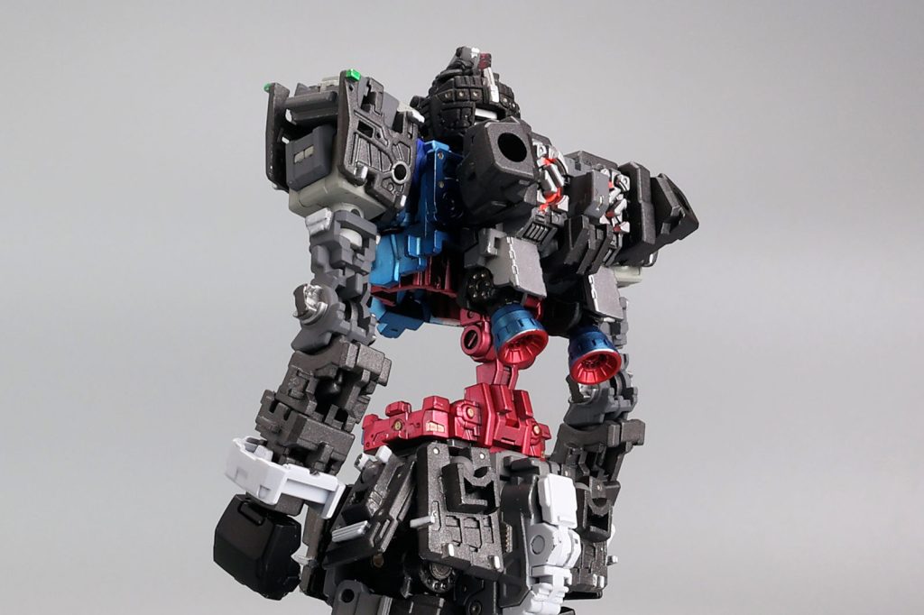 まるで工業製品であるモビルスーツの建造を追体験しているような時間を楽しんでおります。最後までご覧いただき、ありがとうございました。