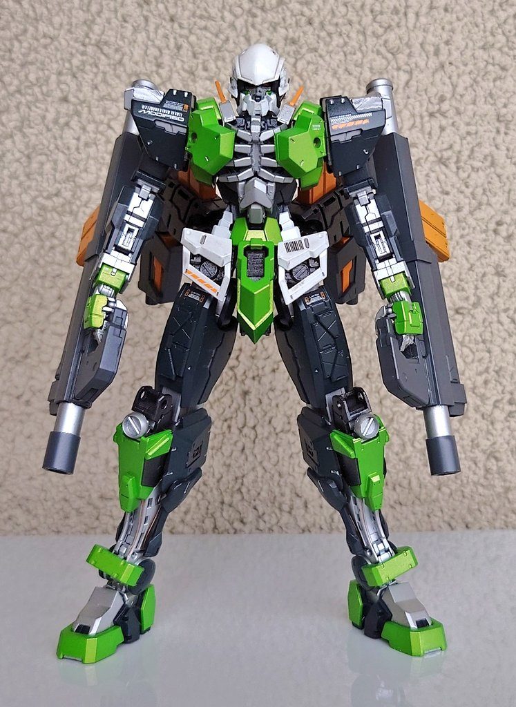 真正面。格闘戦に強い骸骨を意識して、戦闘服に身を包んでいる風にしてみました。