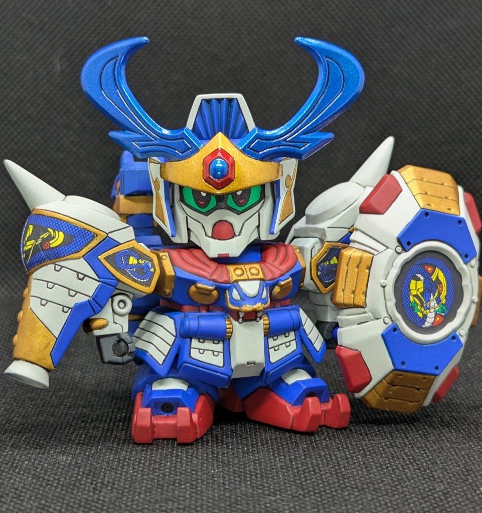 シールはキットに付属のものを使用。金色の箇所は切り落とし、塗装で済ませています。