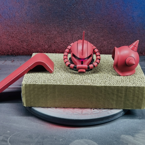 PGシャア専用ザク2のスジ彫りと塗装。