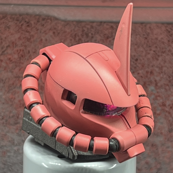 PGシャア専用ザク2の頭で、スジ彫り修行してみました。イイ感じにスジ彫りできて、塗装、墨入れ、をしました。スジ彫りって、力んじゃうんですけど、少し慣れましたｗほかのパーツでも、スジ彫りで情報量増やして、イイ感じに仕上げられたらいいなと思いますｗ頑張りたいと思います！ｗ（5枚目）