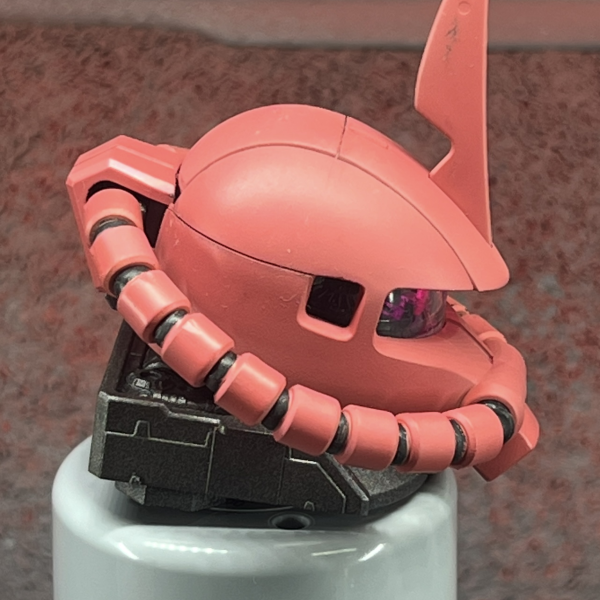 PGシャア専用ザク2の頭で、スジ彫り修行してみました。イイ感じにスジ彫りできて、塗装、墨入れ、をしました。スジ彫りって、力んじゃうんですけど、少し慣れましたｗほかのパーツでも、スジ彫りで情報量増やして、イイ感じに仕上げられたらいいなと思いますｗ頑張りたいと思います！ｗ（6枚目）