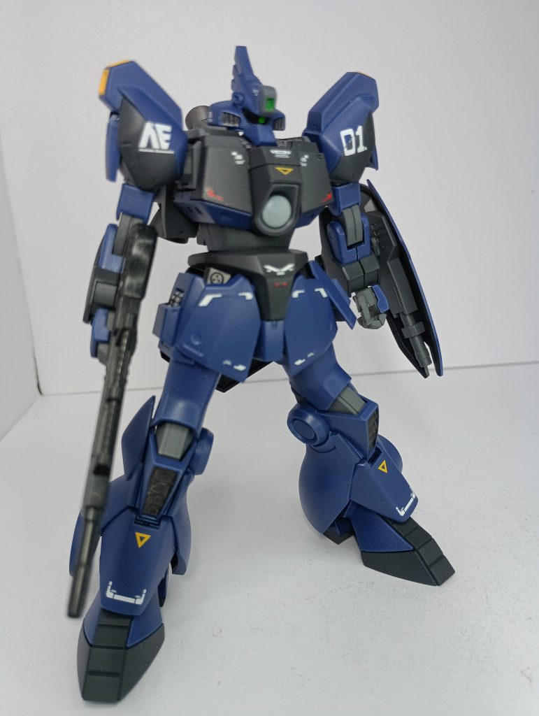 優れた機体でありながらグリプス戦役終了後に作成されたため、連邦の軍縮志向およびモノアイの忌避。第三・第四世代モビルスーツの台頭という各種要因のため、表には出なかった幻の機体をイメージ。「いいものなら売れるなどというナイーブは考えは捨てろ」を地で行く感じですねW