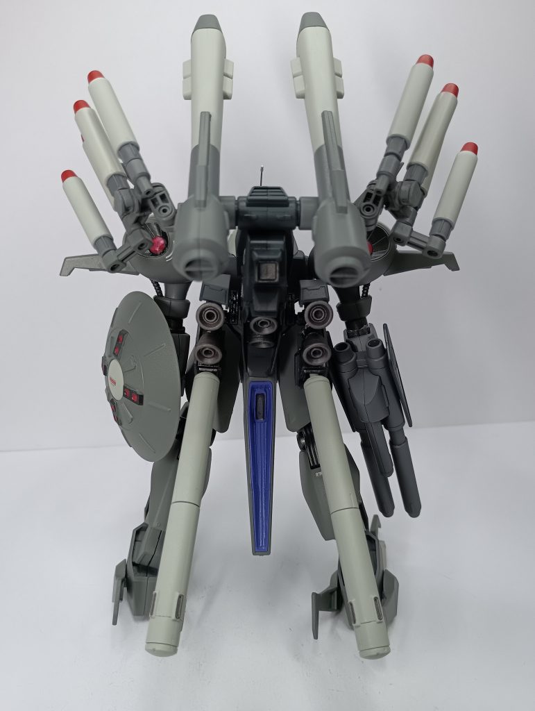 バックパック。カラミティガンダムとシナンジュ・スタインのバックパックを組み合わせて作成。パラスアテネの欠点である機動性を補いつつ火力も上げています。