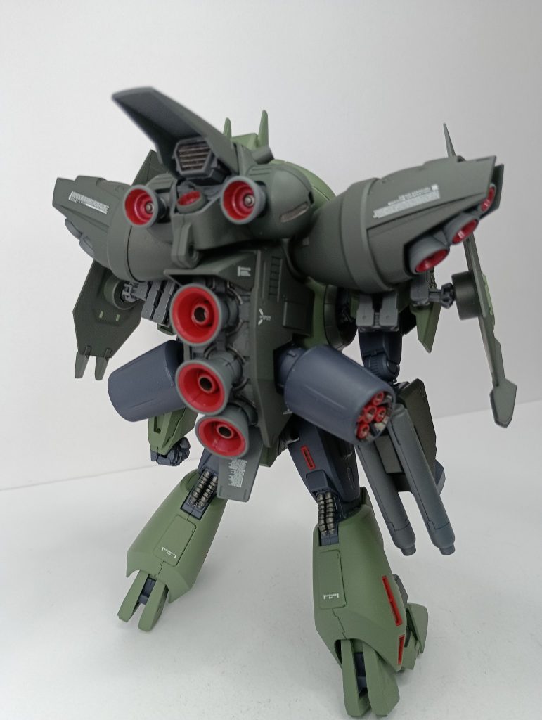 背部。ガルスJのバックパックを付けました。ちなみに色はフィールドグレイとグレイグリーンで塗装しています。