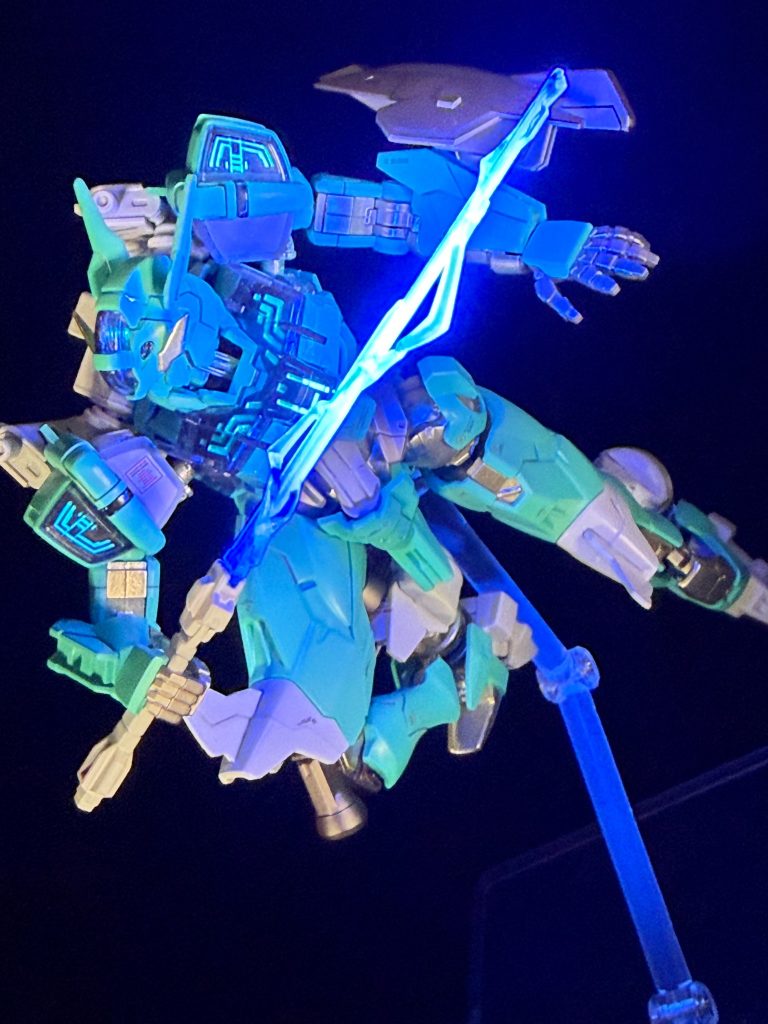 戦闘態勢その1。シェルユニットは蛍光塗料で発光するようにしています。