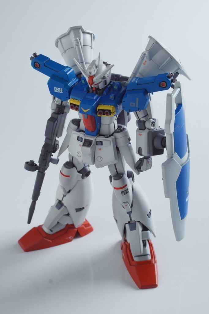そんなにMGとも大きな差異を感じないスタイリングだと思います。GP01Fbってスリッパが大きいのでスタイリング調整迷いますよね。でもこのキットはちゃんとこれで正解だなぁと改めて思いました。アンクルアーマーの合わせ目も処理してますが、隠れるからそんなに気にしなくてもいいような？（笑