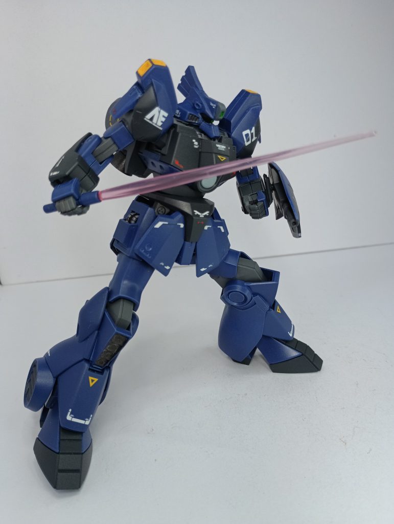 デカールはRGガンダムマークⅡの物を主に使用。緻密に貼り付ける根性もセンスもないので、要所要所に貼り付けただけです。（なので、MGとかRGに付属するデカールを全て貼り付けられる人は尊敬に値すると思っています）