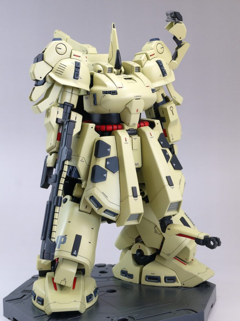 ジ・オの肩にも隠し腕を付けたら面白そうだと思ってつくり始めたのですが、その後に調べたらこのネタは色々なところでやられていたんですね…。