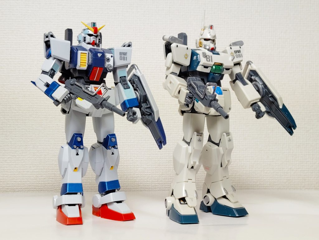 陸戦型ガンダムと並べて。背負子部分を作って、ほぼ同じつくりなのに違いを感じて、ガンプラの世代差に気づく。Ez8は全部ポリキャップ、陸戦ガンダムはポリと柔らかいプラ？KPSの併用。
