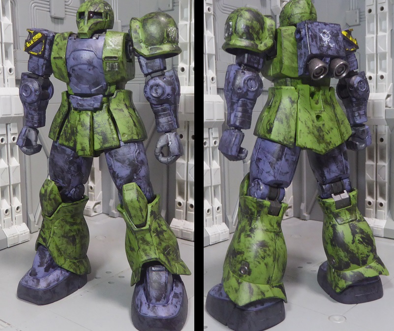 ザクⅠは「旧」ザクでもあるのと「光の届かない宇宙空間では敢えて汚くした方が戦場迷彩のようにもなるのでは?」の唐突な謎発想から、部分塗装+全体つや消しクリアー後つや消しブラックによるドライブラシを外装全体へ強めに掛け、躊躇なく徹底的に汚してみました。ウェザリングのような汚し方ではなく寧ろ穢しの感覚で正直やり過ぎた感も否めませんが、普段は塗装しても綺麗な仕上げが大半だったので、たまには冒険する表現もありかなーと魔が差したのです。汚くしたと言っても、ドライブラシは左上から右下に or 上方向から下方向に、筆先の向きを概ね決めて掛けています。一度始めたら後戻り出来ない(修正は一応可能でも今や溶剤が貴重で厳しい)追い込みも兼ねて、完成形が予想できないまま勢いよく突き進んでみた結果こうなりました。後悔はしていなく、寧ろ愛着へと。実際に迷彩として機能するかは、宇宙へ行ってみないとわかりません。