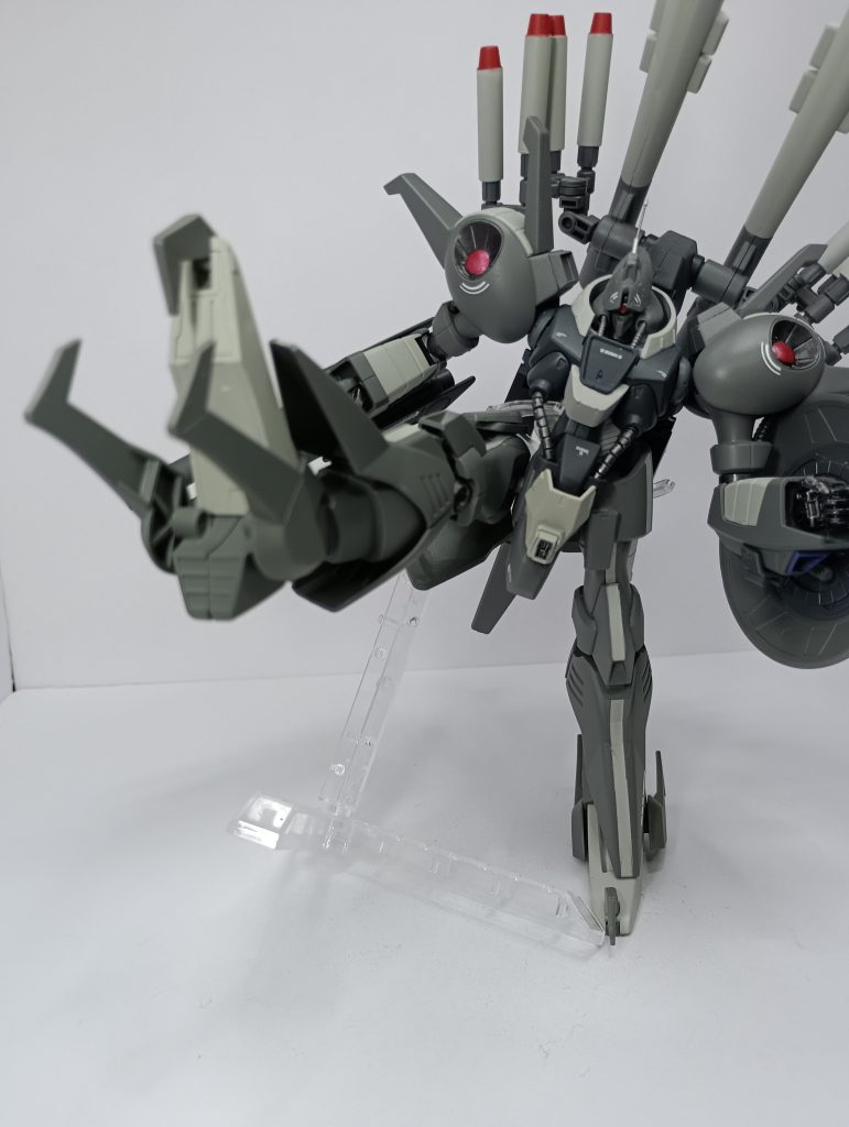 つま先もちゃんとクローとして機能するよう。先端にレイダーの鉤爪を流用。