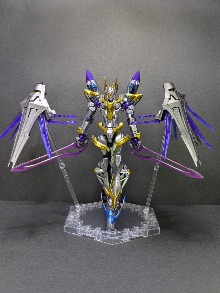 正面から。黒サフで下地を塗った後、スーパーシルバー→スーパーファインシルバー２の順で塗装しました。