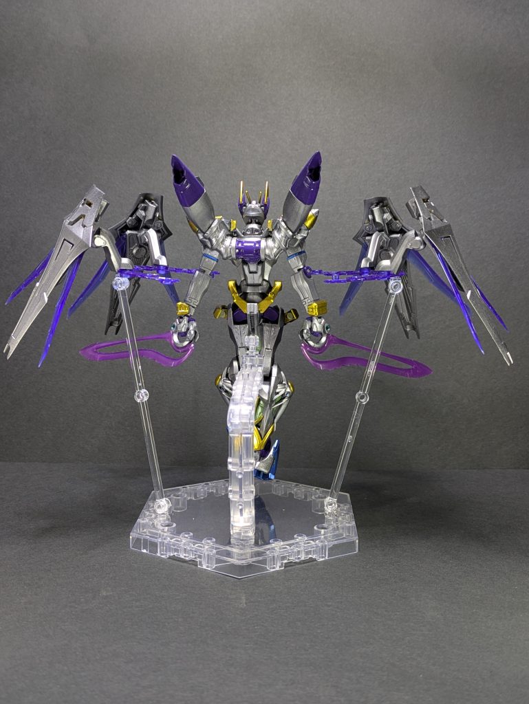 背面から。差し色はそれぞれラフゴールド、メタルブルー、水性パープルです。