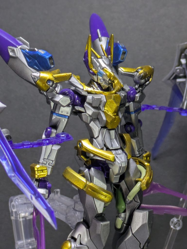 アップで。カメラアイはスカイブルー、脚部のタンクはグリーンFS3427、動力パイプはダックエッググリーンを使いました。