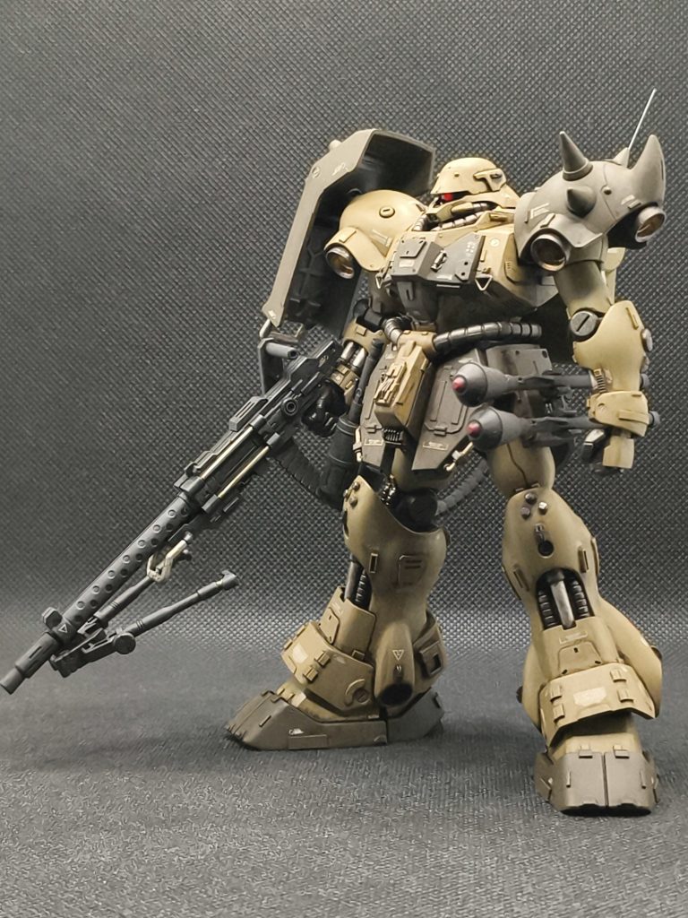 武装は30MMのヘビーウェポン２からマシンガンとコトブキヤのボムセットMS戦記のギラ・ドーガをちょいと意識してます(zaku-kao4)ホントはマシンガンを両手でカッコよく構えたかったけど、可動域的に無理でした💦