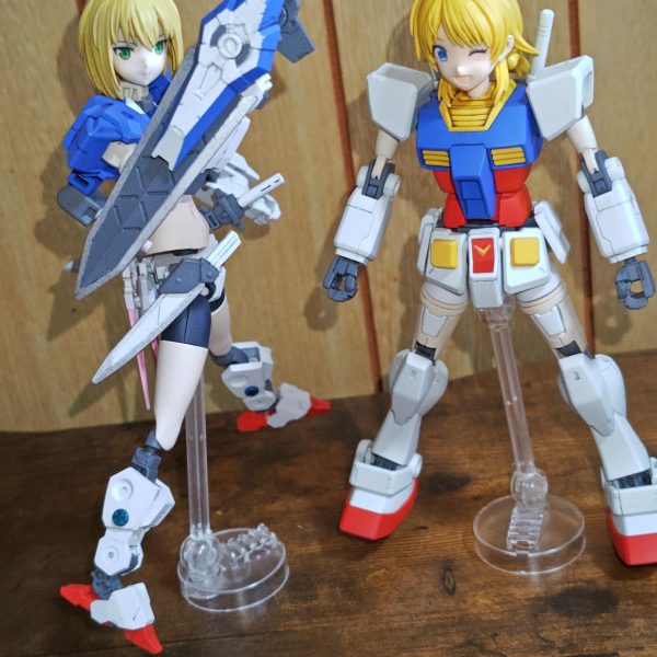 MS少女ガンダム風プラモの本体完成。膝の関節に問題があったので少し予定変更。可動範囲は少なくなったが不自然な感じはなくなった。前のエクシア少女と見比べるとしっかりした感じ。&nbsp;（3枚目）