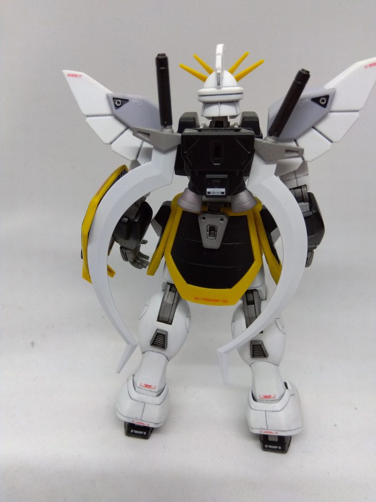 背面。意外と背中がほぼ丸見えな機体なので塗り分けしっかりしてるとそのぶんだけしっかり見えるのは塗り分けた甲斐はあります。