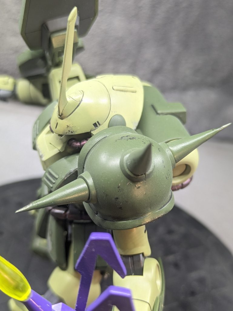 スパイクアーマーのスパイクは、先端にプラ棒を接着して、尖らせました。