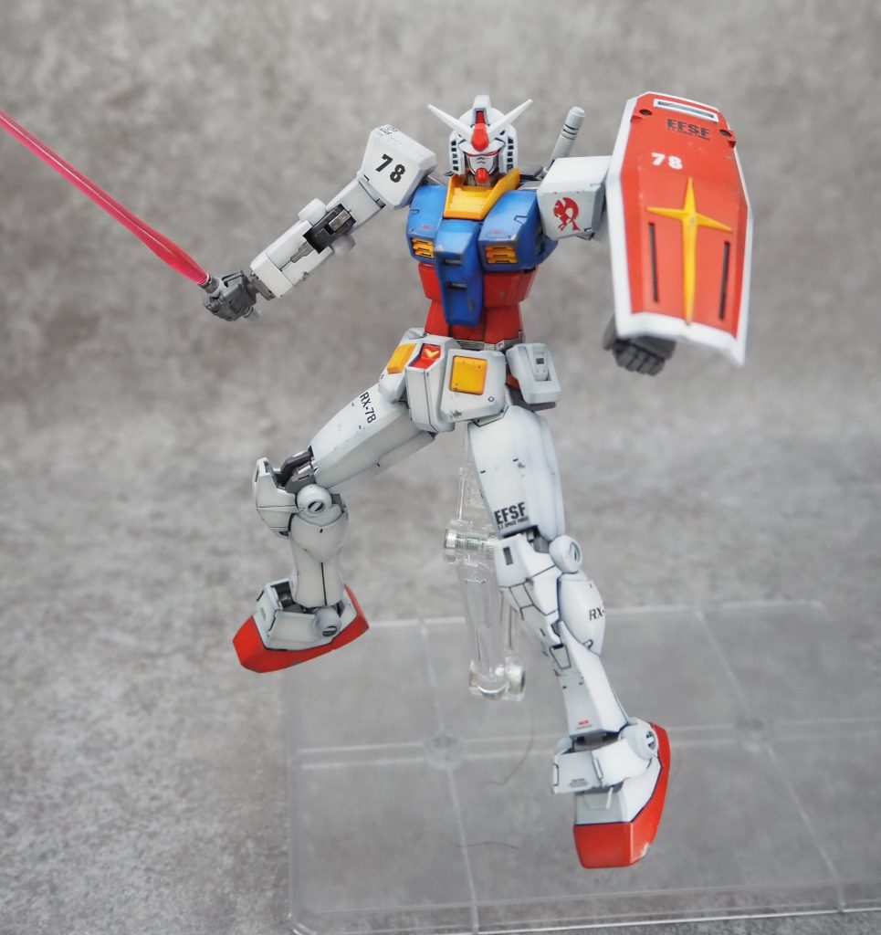 シールドはやや小ぶりです