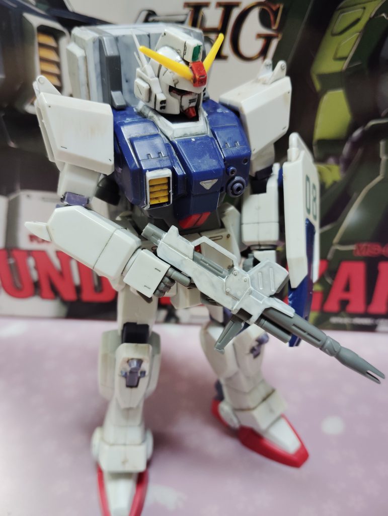 こちらは陸ガンのほう、関節がポリキャップ剥き出しの時代の物ですから可動やら塗り分けやら足りないところが多くあり、素組みだと物足りないかもしれません。