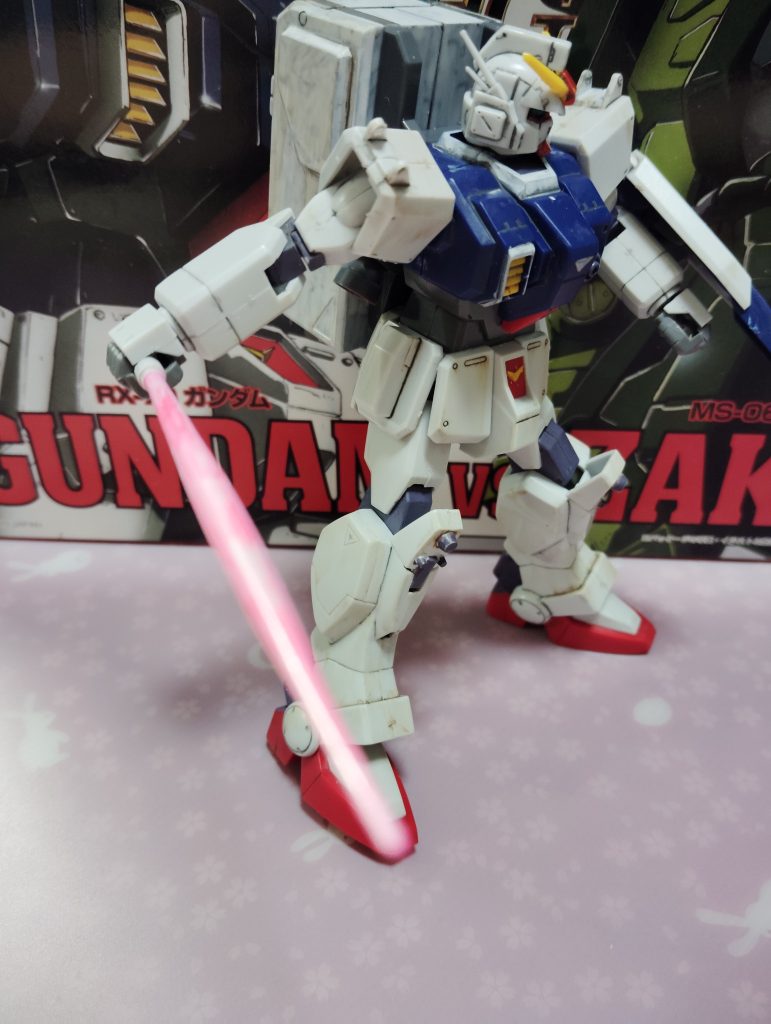 ビームサーベルはピンクの上から白を重ねてよりビームらしい(自分的に)見た目にしました。