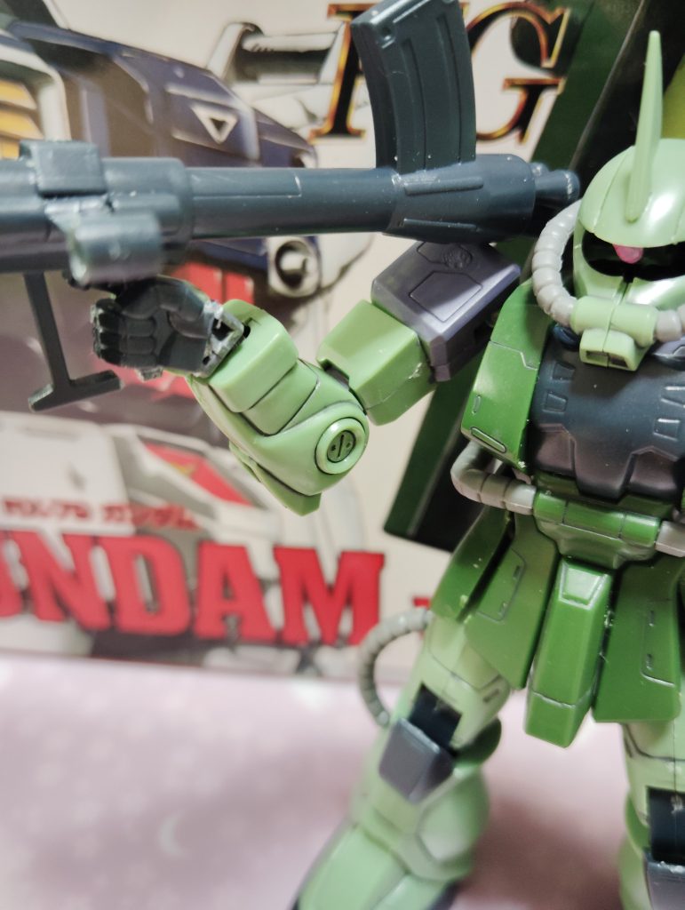 しかし手首の加工は雑