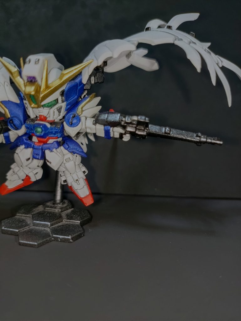 左腕の手のひらは、ほぼ作り直し。バスターライフルもシングルの形状になるよう切り貼り