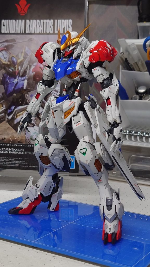 MGを作っ中でもかなりやり込んだ今作イメージ通りに仕上がったので時間かけて作った甲斐がありました。(iori_sei)延長工作やオリジナルのスジ彫りデザインなどかなり慣れてきたので自分自身の引き出しも増えて昔と比べてクオリティが上がってきてるのでこの調子で良いもの作って行けたら良いなと思います。　でも今は中々欲しいキットがすぐ手にはいらないのでしばらくし休憩ですwあまりやり込まないで簡単なの作りたい…(gundam-kao5)