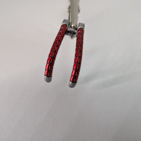 ちまちまと内部フレームの塗り分けを行なっています。動力パイプは赤キャンディーにしてみました。やっと上半身の形になってきました😊ちょっとテンションが上がったのでパイロットさんも塗ってみましたが…ホントにほとんど見えません😵良かったら見てやって下さい😅（7枚目）