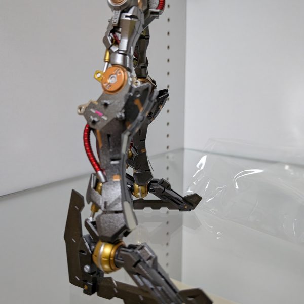 なんとか内部フレーム完成しました✨思っていた以上に塗り分けしたせいで、時間がかかりました。情報量アップを狙って塗り分けしましたが、７割がた見えなくなるのが残念です😔そして外部装甲はまだ下処理もこれからなので、次回投稿は当分空きますが、また見てやって下さい😊（3枚目）