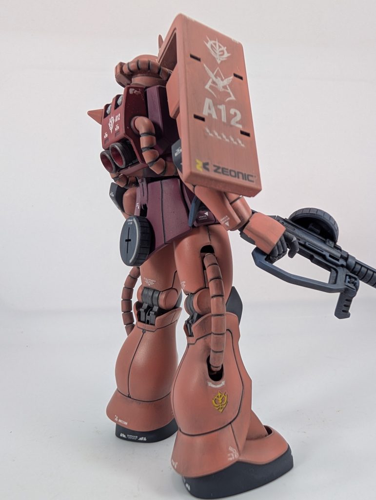 今回も【ジオニック社】のロゴをいっぱい貼りました(zaku-kao6)