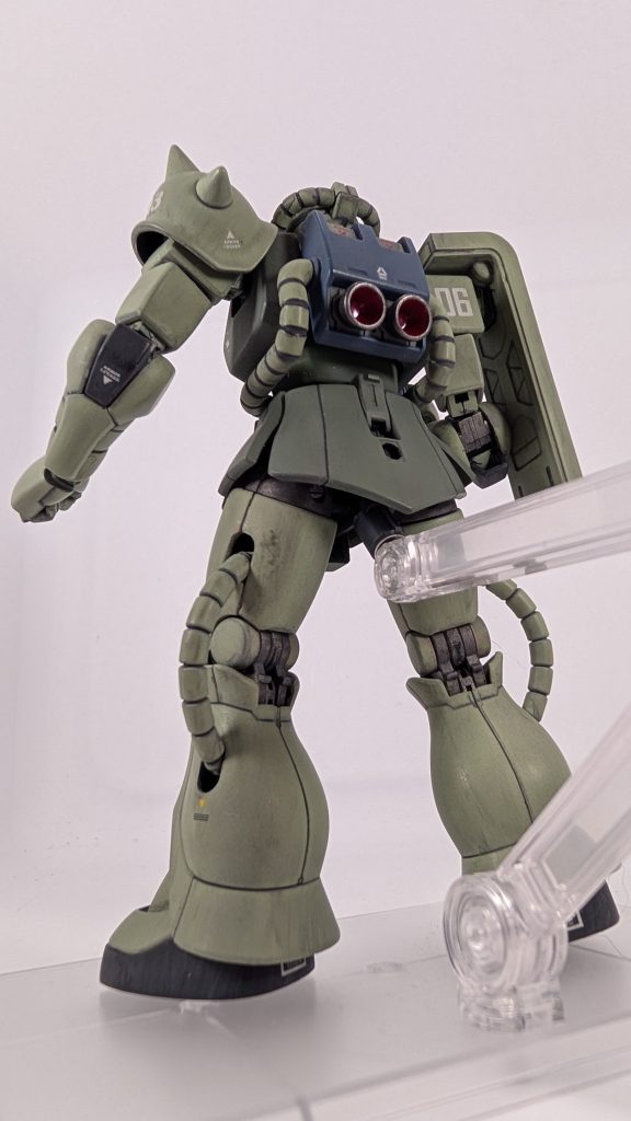 補助付きで立ってます(zaku-kao5)&nbsp;
