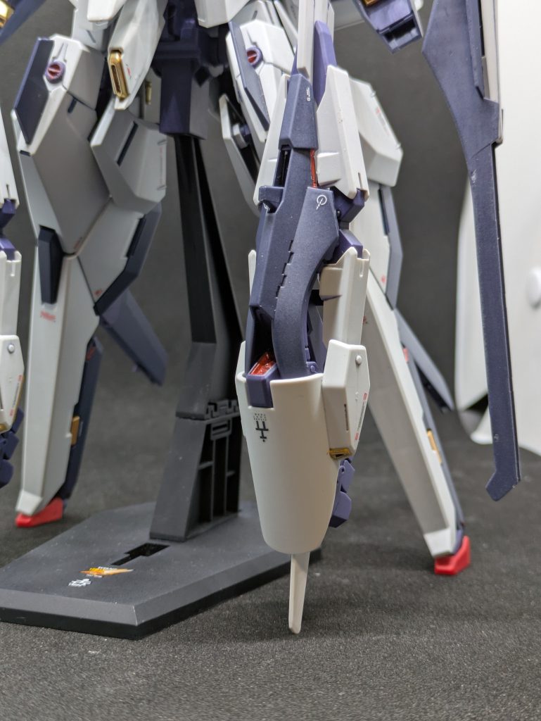 コンポジット·シールド·ブースター。一度仕上げた後、デカールが気に入らなかったのでデザインナイフと神ヤスで剥がしてやり直しました。完全に二度手間ですね⋯。