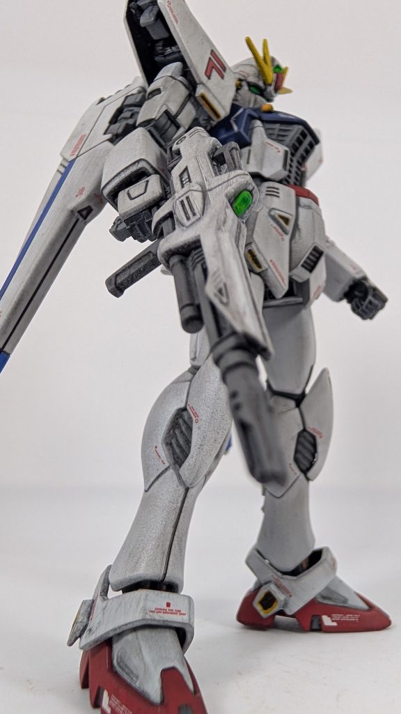 今回は百均のマスキングテープをいっぱい使いました。特に武器類！