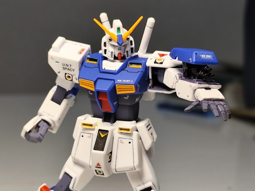 顔はマスク差し込み側を2ミリほど削り奥まるように調整。張り出してたのが改善されました。