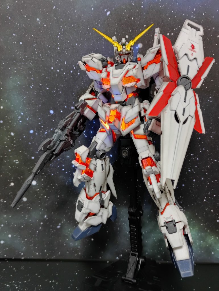 ｢一本角の所属不明機が変形…いや､変身した！あれはガンダムだ！｣