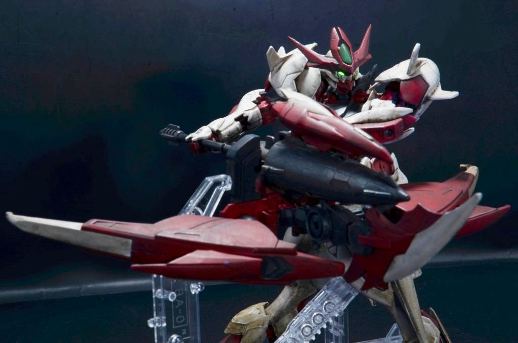 そして、ロマン武装アメイジングアイアンブラッド。なんでもダインスレイヴ並みの威力があるそうで…。この高火力武装がレッドフレーム感があるなあと思ってこのカラーにしてみました。ご閲覧ありがとうございました。