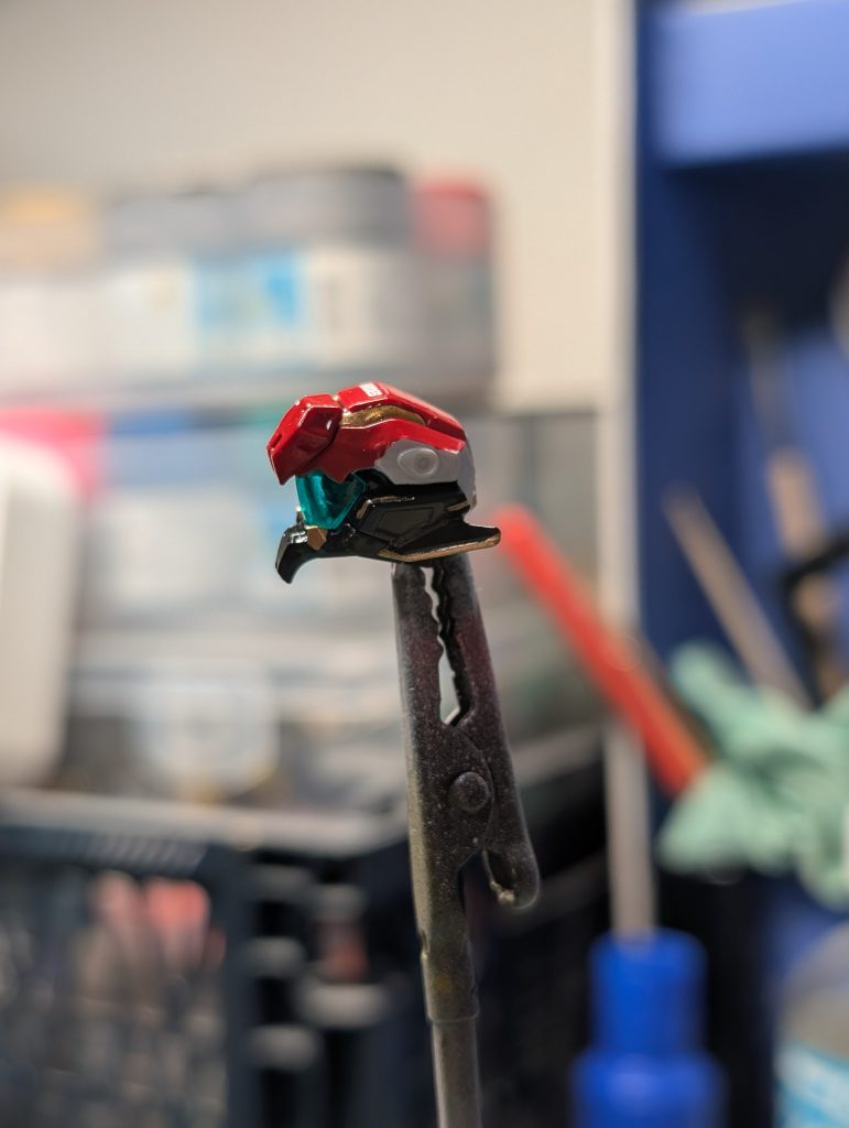 ヘルメットは多角面で構成されてるので面ごとの塗り分けでケニーのヘルメットっぽくなったような…ならないような😅