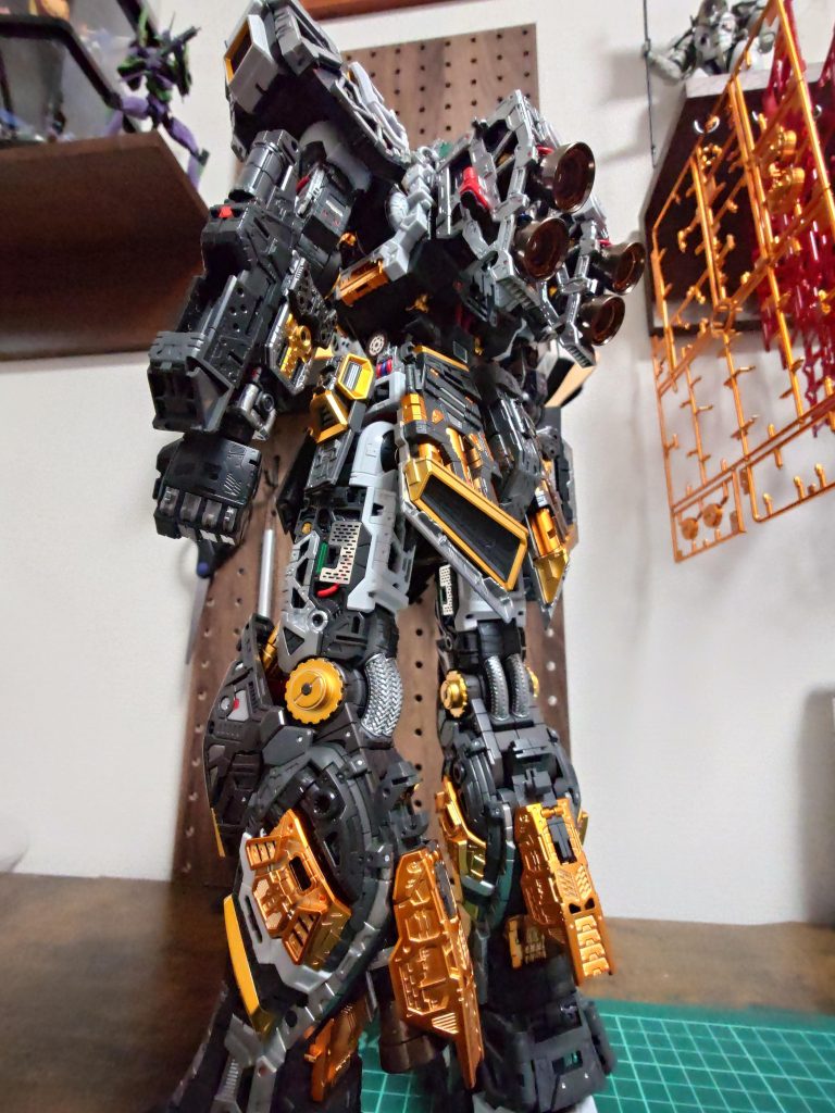 フレーム状態ですメッキ、メタルパーツ使用で高級感でますね！隠すのが勿体ない！