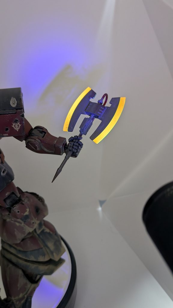 ヒートホークは蛍光塗装。オレンジとイエローでグラデーションかけたつもりなんですが、正直微妙です。この辺りはもっと練習しないといけません💦