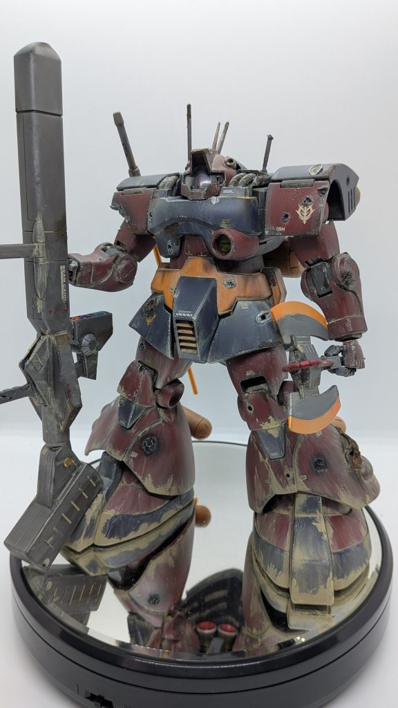 色々解説前に1つ気になること・・・中古でも高いガンプラ・・・、しかもプレミアムバンダイ限定品・・・お高い要素満載なのに何故この子は定価より安く売られていたのか・・・あれですか？　この子人気ないんですか？　乗ってたのがオジサンだからですか？　　世の中間違ってる！！（この際安く買えて嬉しかった事実は考慮せず）