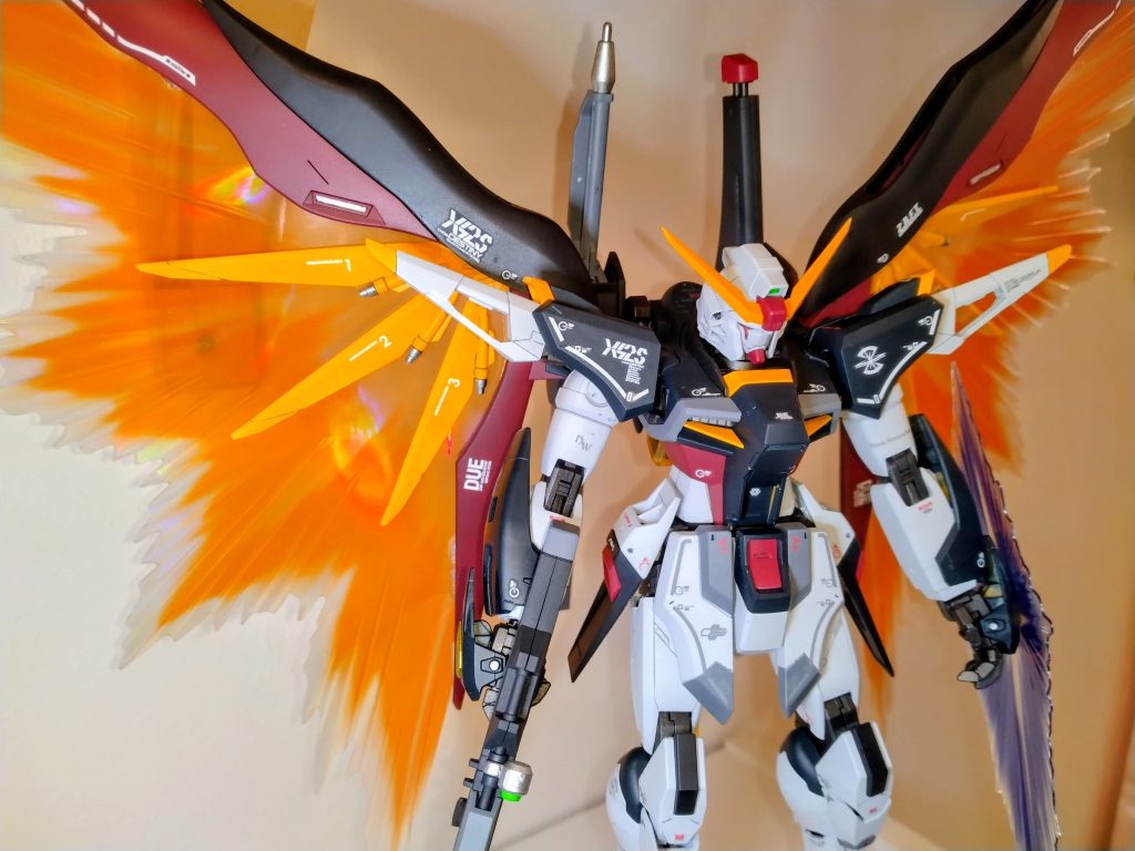 バストアップ。流線形とシャープなエッジがカッコいい機体です。