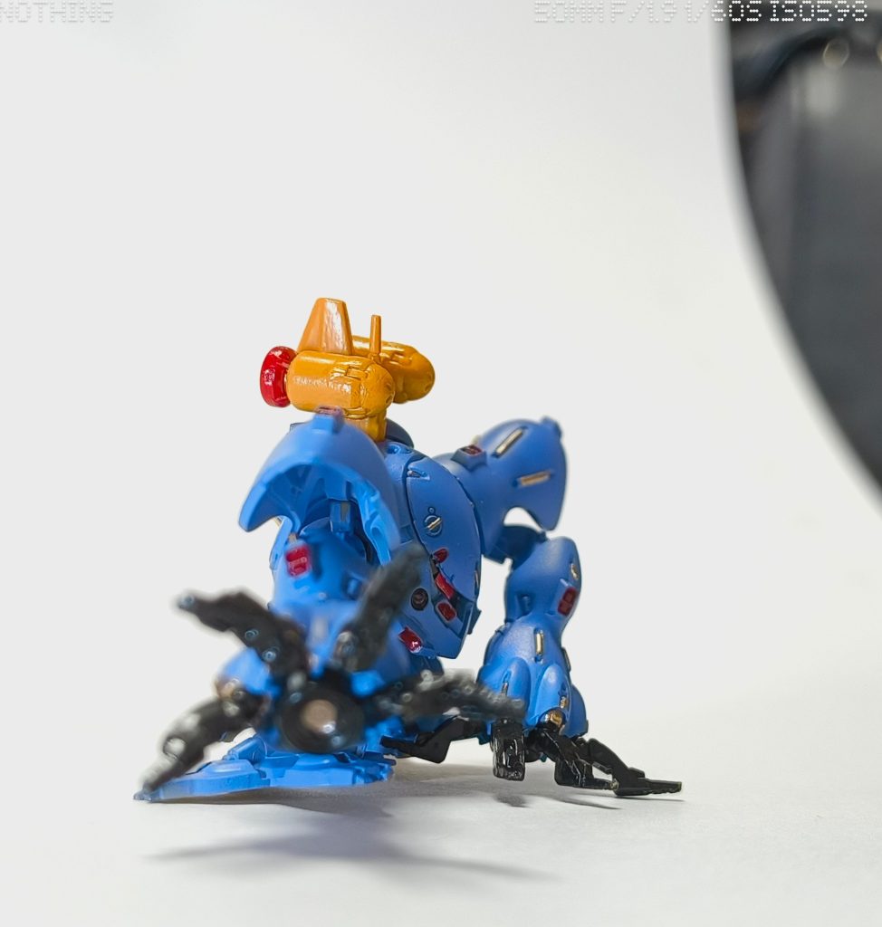 細かいですが、凹凸がそこそこあったので、いけるところは楊枝で塗装。