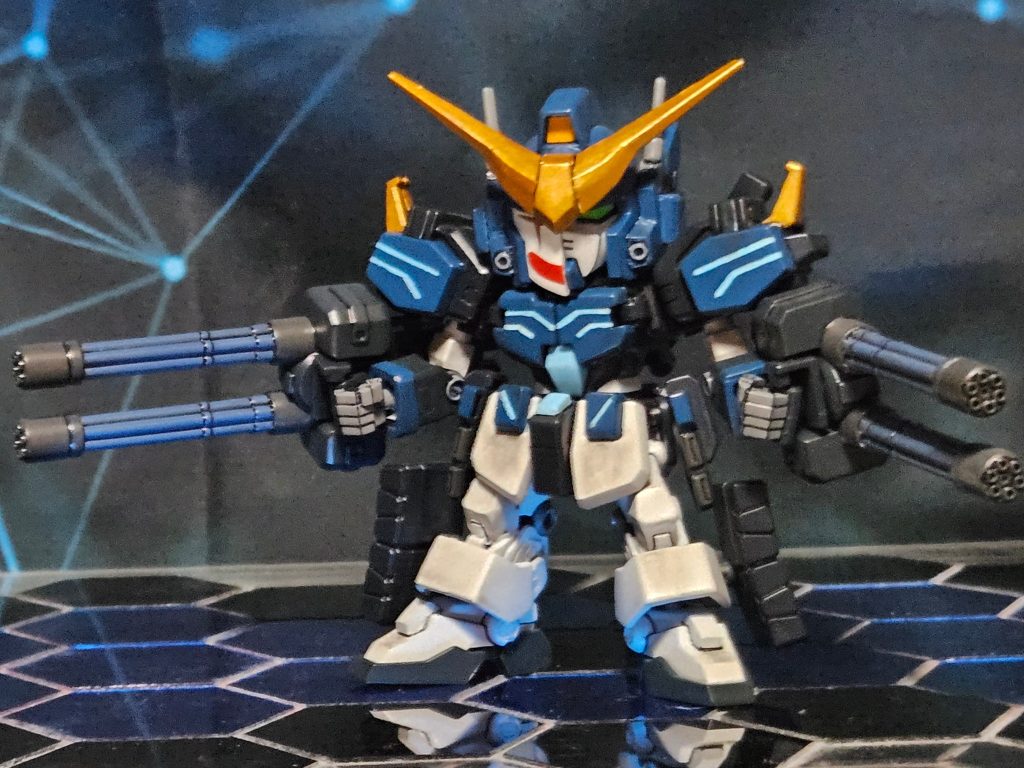 頭部はCSSDファーストガンダムを使用し角はデスサイズを使用。旧HGヘビーアームズ改の部品を取付け。
